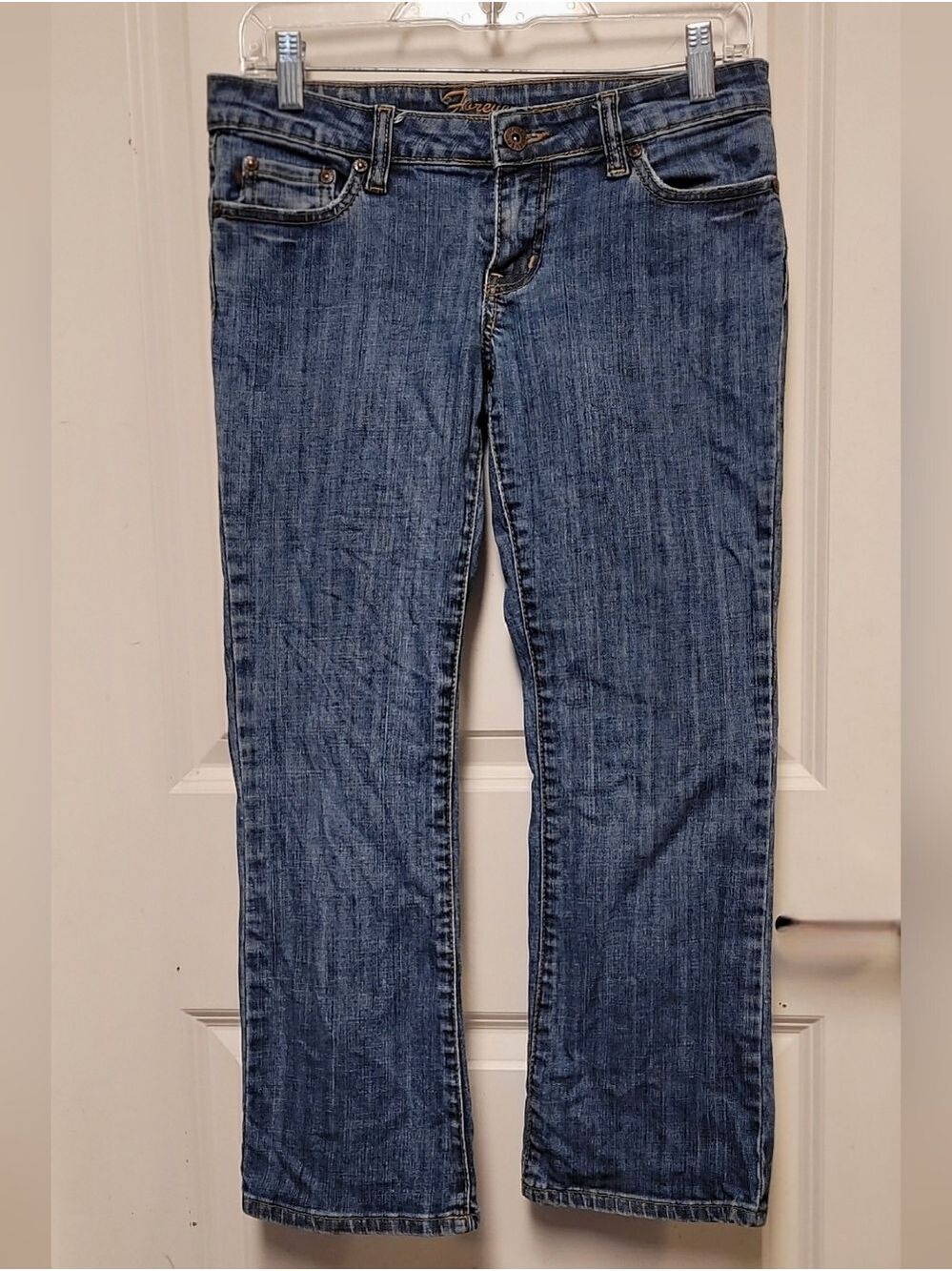 Forever 21 Women's Straight Leg Jeans in Medium Blue